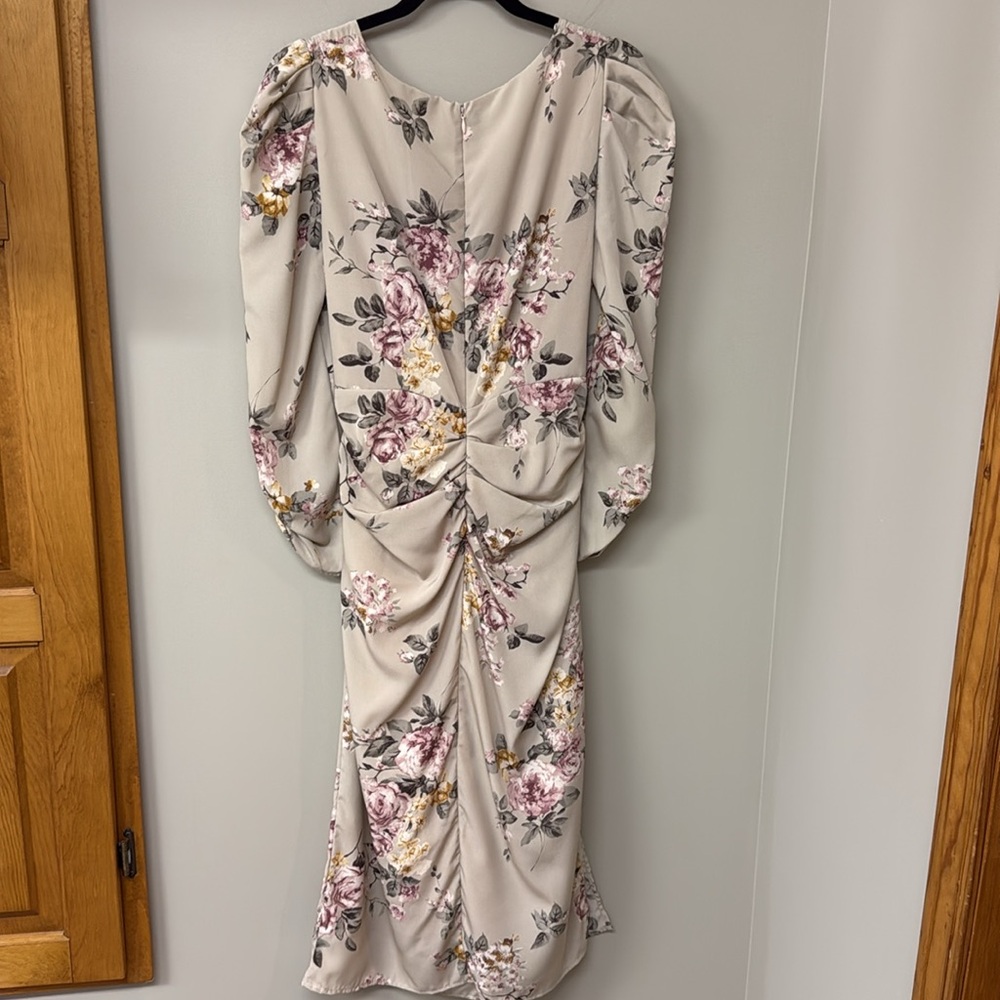 ASTR the Label Long Sleeve Ruched Floral Midi Dress | Blush Floral | sz M | EUC - Picture 12 of 16